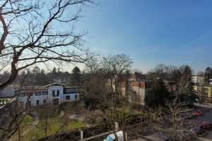 Sonnige und ruhige 2-Zi-Wohnung (Balkon, EBK, Stellplatz) im gepflegten Umfeld in Charlottenburg – Lindenallee 52, 14050 Berlin – Vorschaubild 1