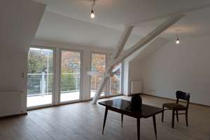 Helle 2-Zimmer-Dachgeschosswohnung mit großem Balkon im Zentrum von Neustadt an der Weinstraße