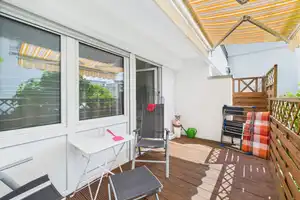 LANGFRISTIG VERMIETETE 1-ZIMMER-WOHNUNG IN SANIERTEM HAUS MIT TERRASSE UND TG-STELLPLATZ – Ulm – Vorschaubild 2
