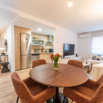 SPEKTAKULÄRES, KOMPLETT RENOVIERTES ERDGESCHOSSWOHNUNG IN ARROYOMOLINOS