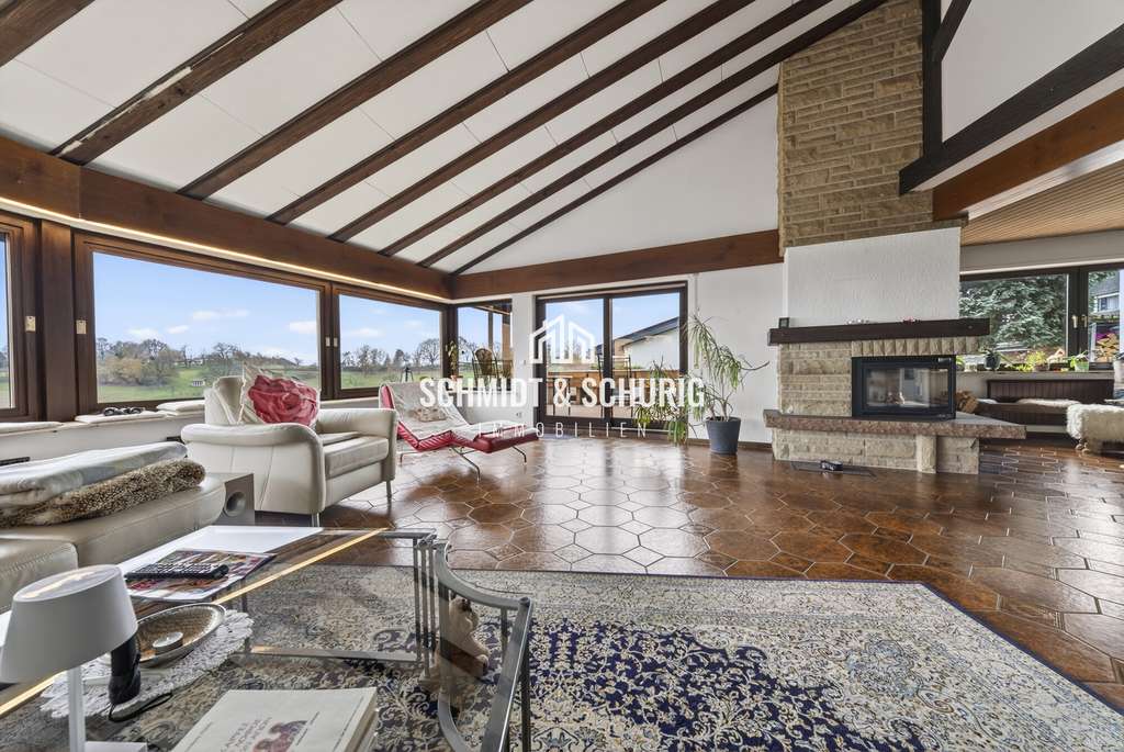 Immobilie in Bruchsal - Exklusives Einfamilienhaus mit Wellnessbereich in Bestlage von Bruchsal‑Helmsheim - Bild 1