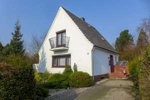 Handwerkerobjekt oder Baugrundstück: Einfamilienhaus mit Altsubstanz in ruhiger Lage – Die vollständige Adresse der Immobilie erhältst du vom Anbieter., 25436 Uetersen – Vorschaubild 1