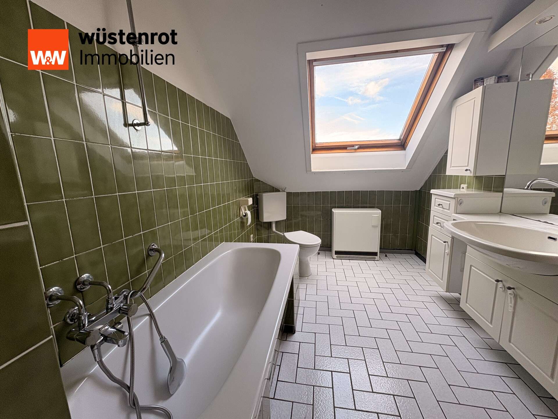 Immobilie in Neuenbürg - Zweifamilienhaus in Neuenbürg Dennach für Mehrgenerationen! - Bild 2