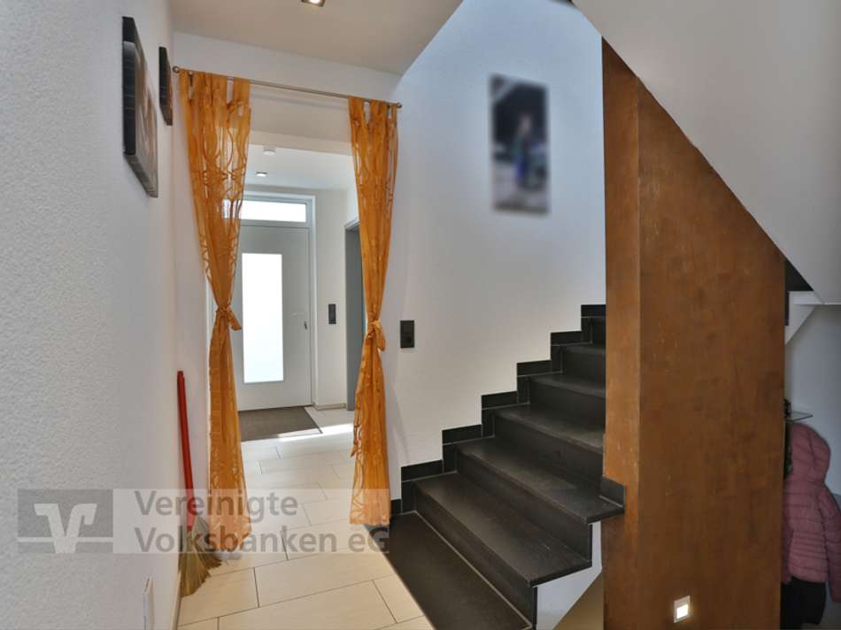 Eingangsbereich-Treppenhaus-1-