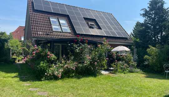 Bild von Modernes Wohnhaus plus 3 Fewo, Ostsee bei Lübeck, PV-Anlage