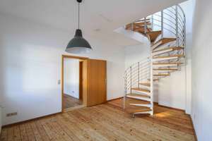 Bezugsfrei: Attraktive Maisonette-Wohnung (ruhiges Hinterhaus) im Herzen von Friedrichshain & Balkon – Die vollständige Adresse der Immobilie erhältst du vom Anbieter., 10247 Friedrichshain, Berlin – Vorschaubild 3