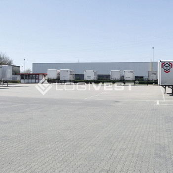 Großzügige befestigte Freifläche nahe der A92 optimal zur Lager- und Stellplatznutzung!