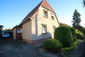 Ein Zuhause mit Charme und Freiraum – Einfamilienhaus mit großem Grundstück in Schkeuditz! – Die vollständige Adresse der Immobilie erhältst du vom Anbieter., 4435 Schkeuditz – Vorschaubild 2
