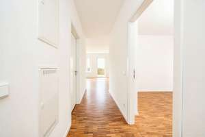 Reduzierte Provision – bezugsfrei: Wunderschöne, neuwertige 2-Zimmer-Wohnung mit eigenem Garten – Die vollständige Adresse der Immobilie erhältst du vom Anbieter., 10318 Karlshorst, Berlin – Vorschaubild 3