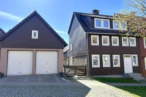 Ein- bis Zweifamilienhaus mit Anbau, Hintergebäude und Garagengebäude – Schützenstraße 20, 38678 Clausthal-Zellerfeld – Vorschaubild 1