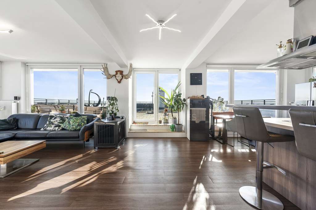 Immobilie in Oberschleißheim - Atemberaubender Weitblick garantiert! Modernes Penthouse zum Wohlfühlen - Bild 0