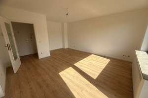 Zuhause mit einem Zimmer in Düsseldorf Etage 2 – Am Götzenkothen 34, 40472 Rath, Düsseldorf – Vorschaubild 2