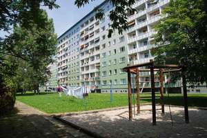 Schicke 3-Raum-Wohnung mit Tageslichtbad – Scharnhorststr. 3, 9130 Yorckgebiet, Chemnitz – Vorschaubild 2