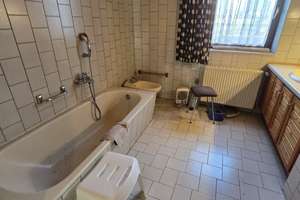 Einfamilienhaus in Split-Level-Bauweise (Halbebenen) – in Riegelsberg – Die vollständige Adresse der Immobilie erhältst du vom Anbieter., 66292 Riegelsberg – Vorschaubild 8