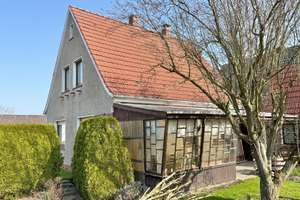 Sanierungsbedürftiges Zuhause mit Charakter und Südgarten – direkt am Weserdeich  gelegen – Die vollständige Adresse der Immobilie erhältst du vom Anbieter., 26919 Brake (Unterweser) – Vorschaubild 3