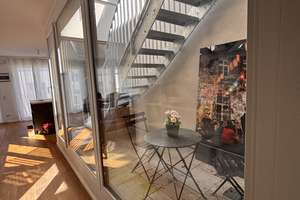 Möblierte Penthouse-artige 2‑Zimmer Wohnung mit 40qm-Dachterrasse und Loggia  in Landsberg am Lech – Adolf-Buck-Weg 1, 86899 Landsberg am Lech – Vorschaubild 1