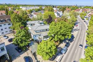 Traumwohnung mit zwei großen Dachterrassen nur 10-Gehminuten von der U- und S-Bahn entfernt – Die vollständige Adresse der Immobilie erhältst du vom Anbieter., 81825 Gartenstadt Trudering, München – Vorschaubild 59