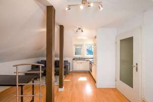 Oben drüber nur der Himmel -  Ihre stilvolle Dachgeschosswohnung in Groß Flottbek.