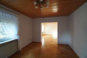 Familienfreundliches Zweifamilienhaus in Schwaig bei Nürnberg – Die vollständige Adresse der Immobilie erhältst du vom Anbieter., 90571 Schwaig bei Nürnberg – Vorschaubild 4