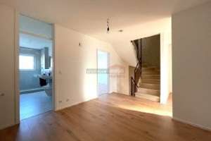 Platz für Ihre Ideen: Großzügiges Reihenmittelhaus in Leonberg – Emil-Nolde-Straße 5, 71229 Leonberg – Vorschaubild 4