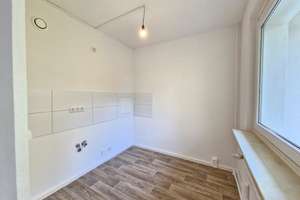** AB SOFORT ** - frisch renovierte 1-Zimmer-Wohnung mit Balkon und Dusche! – Ringstraße 211, 4209 Grünau-Mitte, Leipzig – Vorschaubild 4