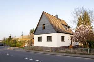 Köln-Langel: Freistehendes, charmantes Einfamilienhaus mit schönem Grundstück sucht Handwerker!