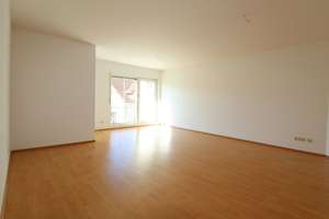 Helle 2 Zimmer mit zwei Balkonen in ruhiger Seitenstraße! Aufzug + Fußbodenheizung