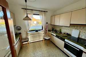 Gepfl. Haus mit tollem Grundstück, schöner Garage, Keller und neuem Dach – Steinburg (Kreis) – Vorschaubild 10