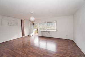 Renovierungsbedürftiges Einfamilienhaus mit wunderbaren Ausblick – Ihr Projekt mit Potenzial! – Neumarkt in der Oberpfalz (Kreis) – Vorschaubild 2