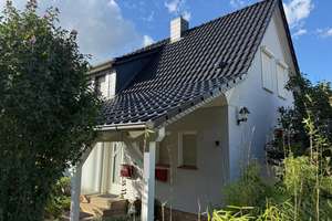 Gemütliche Doppelhaushälfte mit Garage und Gartenteich in Schöningen – Die vollständige Adresse der Immobilie erhältst du vom Anbieter., 38364 Schöningen – Vorschaubild 1