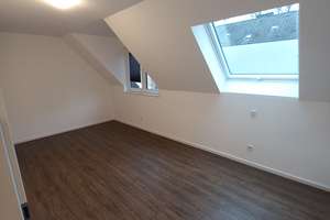 Geschmackvolle und geräumige DG-Wohnung mit zweieinhalb Zimmern sowie Balkon und EBK in Dortmund – Die vollständige Adresse der Immobilie erhältst du vom Anbieter., 44225 Barop, Dortmund – Vorschaubild 6