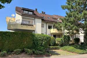 Gut geschnittene 3-Zimmer-Wohnung mit Balkon und 2 Stellplätzen 