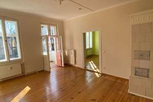 Schöne, helle 2-Zimmer Altbauwohnung mit Balkon