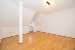 Stilvolle 4-Zimmer-Wohnung mit Dachterrasse im Herzen von Zürch – Die vollständige Adresse der Immobilie erhältst du vom Anbieter., 97421 Innenstadt, Schweinfurt – Vorschaubild 5