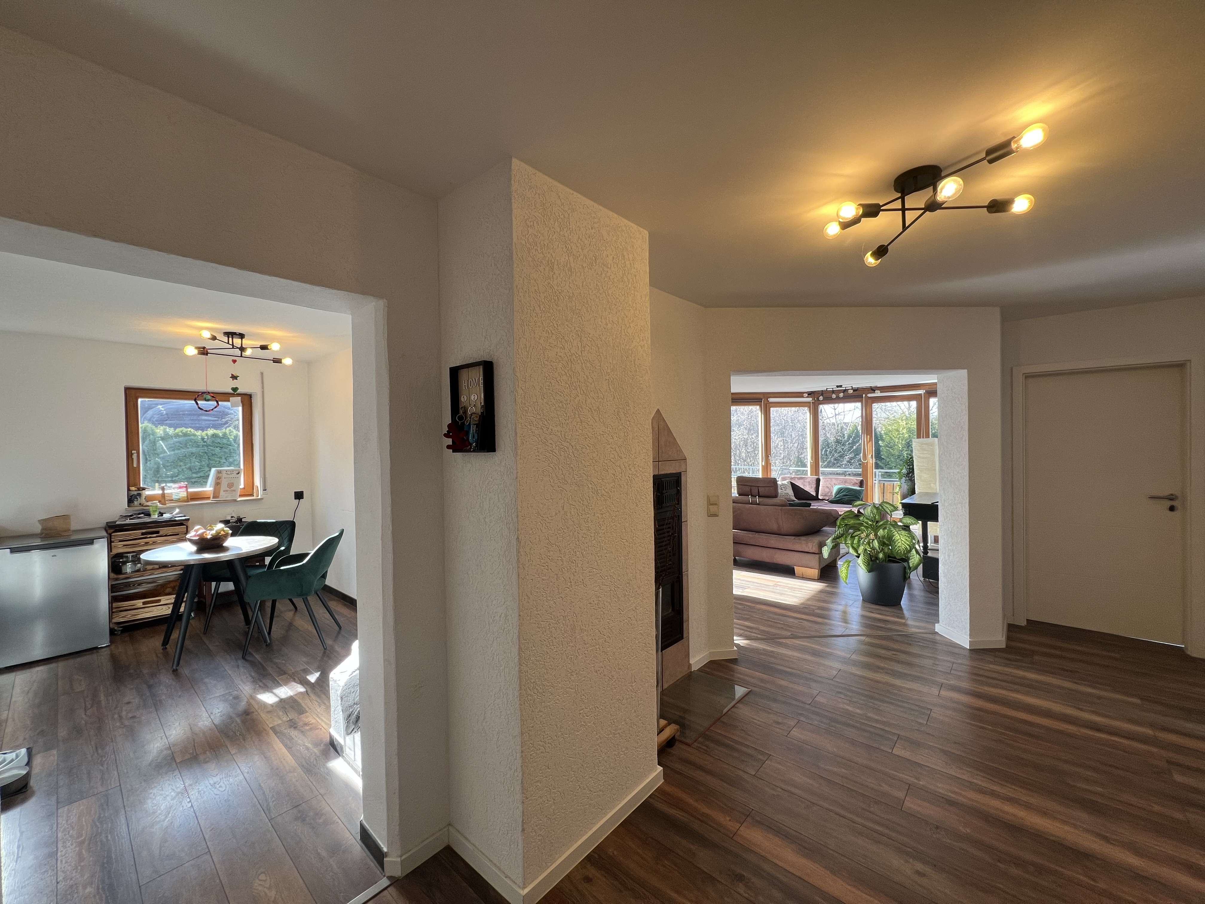 Immobilie in Dunningen - Familientraum in bevorzugter Wohnlage - Charmantes Zweifamilienhaus mit Einliegerwohnung - Bild 1