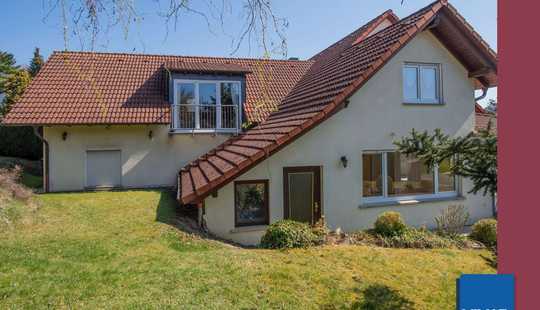 Bild von Generationenhaus der Extraklasse. 2 Großwohnungen, Garagen, großer Garten. Gute Wohnlage!