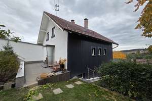 Gepflegtes Einfamilienhaus mit großem Südgarten in ruhiger Lage von Schönberg – Die vollständige Adresse der Immobilie erhältst du vom Anbieter., 94513 Schönberg – Vorschaubild 6