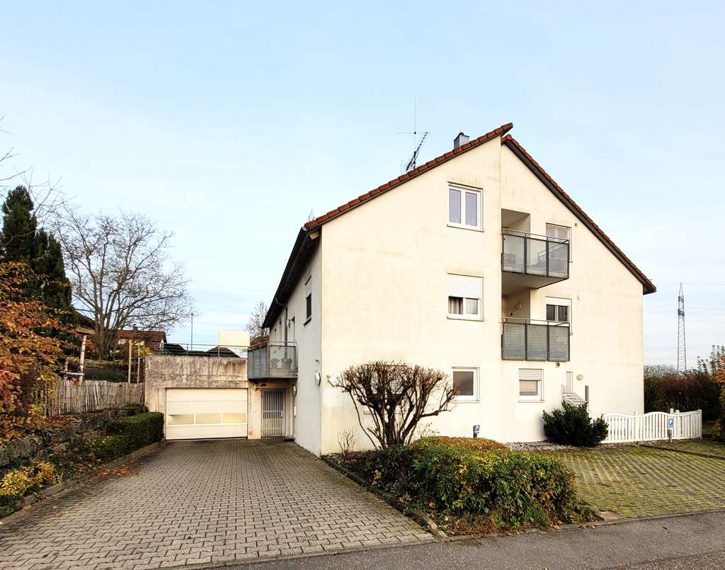 Immobilie in Neuenstadt am Kocher - FELDRANDRUHE – Großzügige 3,5-Zimmer-Wohnung mit 2 Balkonen, Stellplatz und Tiefgarage in Neuenstadt - Bild 1