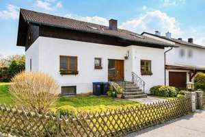Sofort wohlfühlen: 7-Zi.-EFH mit Garten, Garage und Carportstellplatz in Kolbermoor – Die vollständige Adresse der Immobilie erhältst du vom Anbieter., 83059 Kolbermoor – Vorschaubild 1