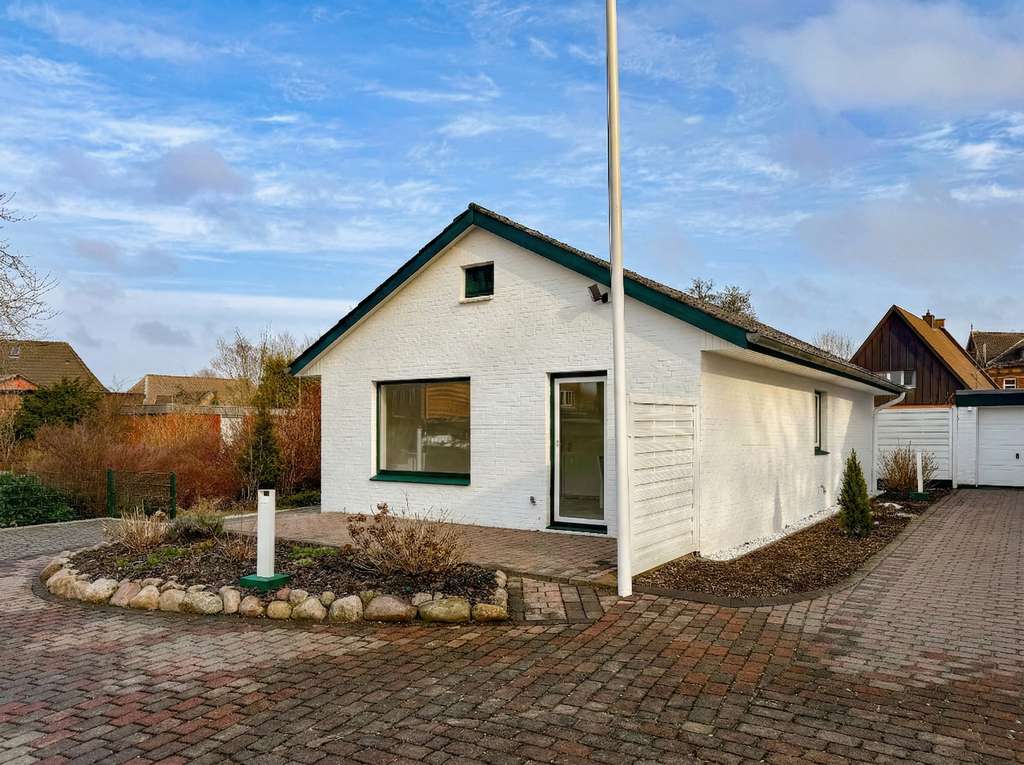 Immobilie in Stapel - Großzügiges Anwesen mit zwei Wohnhäusern - viel Platz für Familie, Generationen oder Arbeiten von... - Bild 2