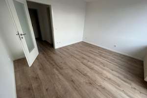 Sonnige 1-Zimmer-Dachgeschosswohnung mit Balkon in Krefeld – Viktoriastr. 138, 47799 Cracau, Krefeld – Vorschaubild 3