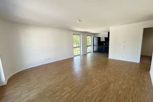 Erstbezug: Helle 3 Zimmer mit Balkon, Einbauküche, Echtholz-Parkett, Bad mit Walk-In-Dusche, Aufzug – Biklenstraße 10, 70327 Untertürkheim (Ortsteil), Stuttgart – Vorschaubild 3