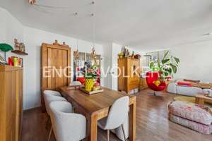 Komfortabel leben in Deutz mit Balkon, Aufzug & Garage in Rheinnähe