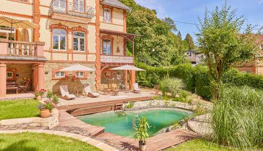 Bild von Gründerzeitvilla auf parkähnlichem Grundstück mit Schwimmteich