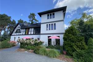 Ihr neuer Wohntraum am Röblinsee:
Geschichtsträchtige, repräsentative Villa mit Seezugang – Die vollständige Adresse der Immobilie erhältst du vom Anbieter., 16798 Fürstenberg/Havel – Vorschaubild 2