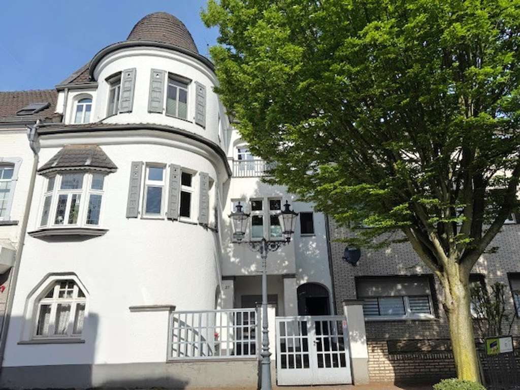 3-Zimmer-Eigentumswohnung in einem stilvollen Stadthaus mit Flair !!!
