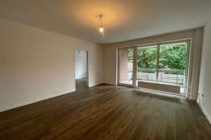 zentrale Lage, gute Anbindung an ÖPNV, bezugsfertig