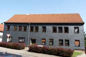 Mehrfamilienhaus in Elgersburg zu verkaufen! – Die vollständige Adresse der Immobilie erhältst du vom Anbieter., 98716 Elgersburg – Vorschaubild 1