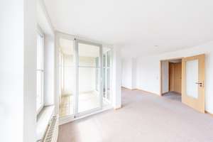 Helles Wohnen mit Weitblick – 2-Zimmer-Wohnung mit Loggia, Stellplatz und Aufzug – Die vollständige Adresse der Immobilie erhältst du vom Anbieter., 12107 Mariendorf, Berlin – Vorschaubild 2