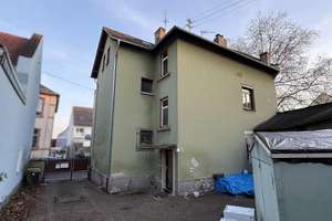 Frankfurt-Sossenheim: Dreifamilienhaus mit Nebengebäude und weiterem Bauplatz! – Die vollständige Adresse der Immobilie erhältst du vom Anbieter., 65936 Sossenheim, Frankfurt am Main – Vorschaubild 3